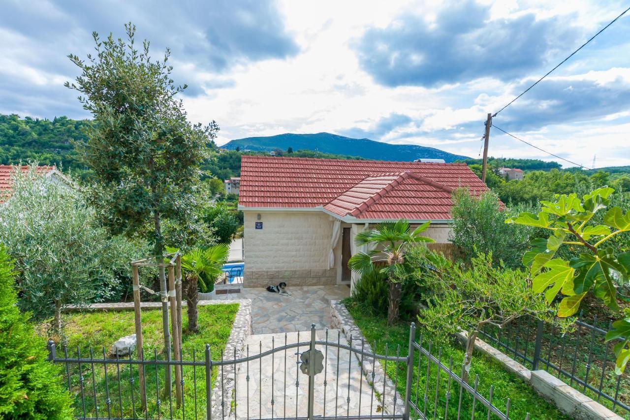 Villa Holiday Home Zvecanje Bagian luar foto