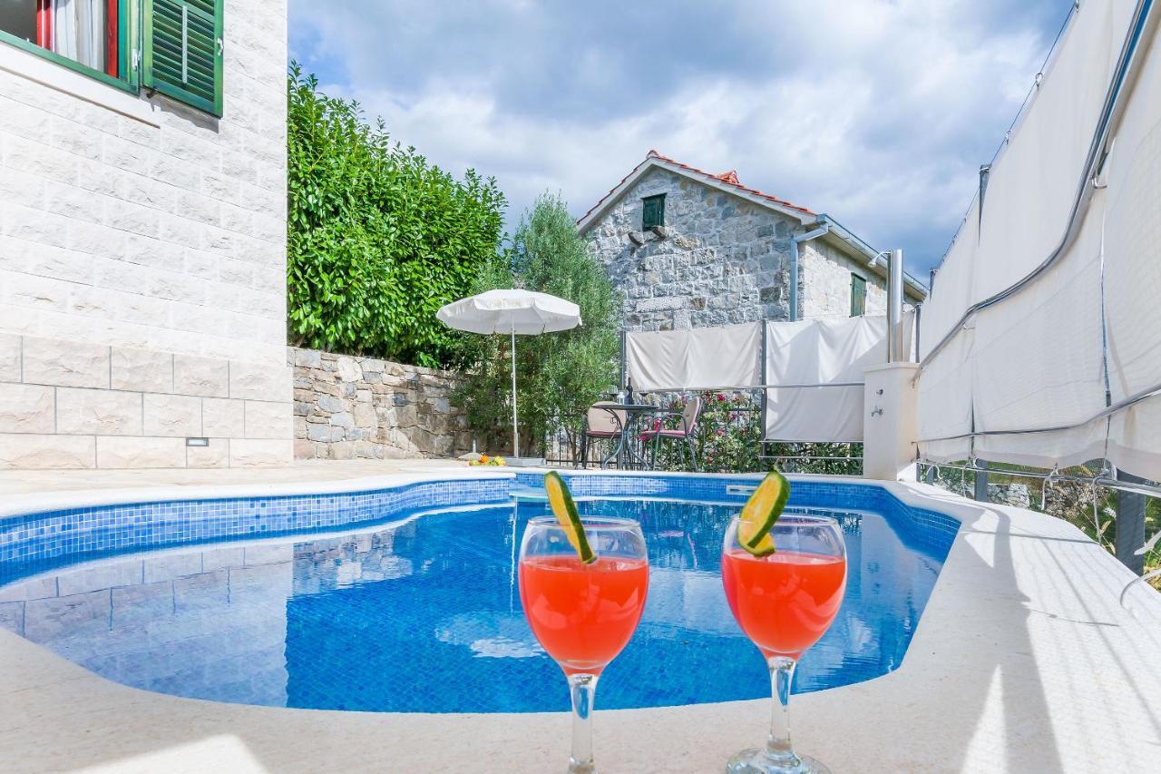 Villa Holiday Home Zvecanje Bagian luar foto