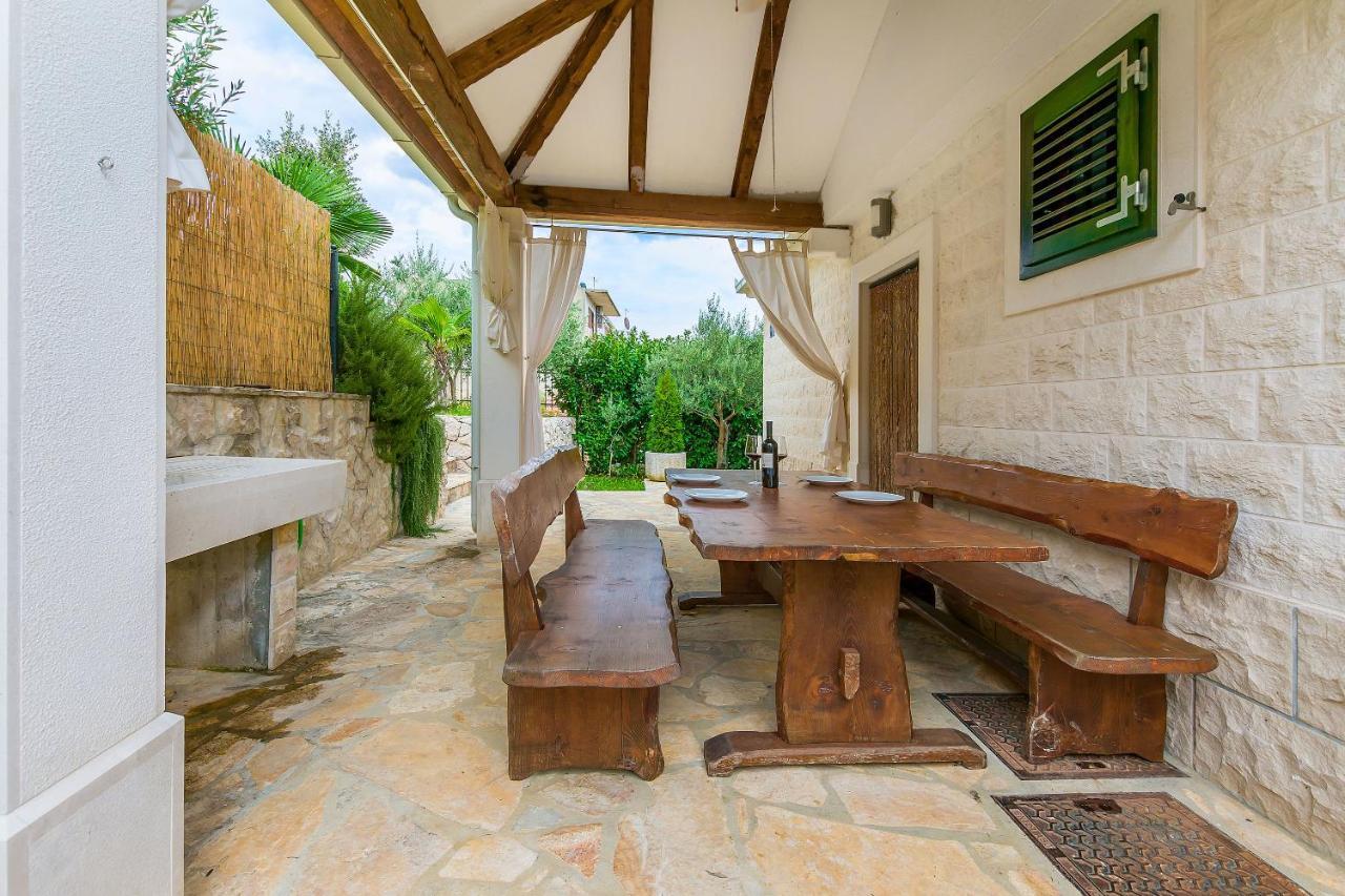 Villa Holiday Home Zvecanje Bagian luar foto