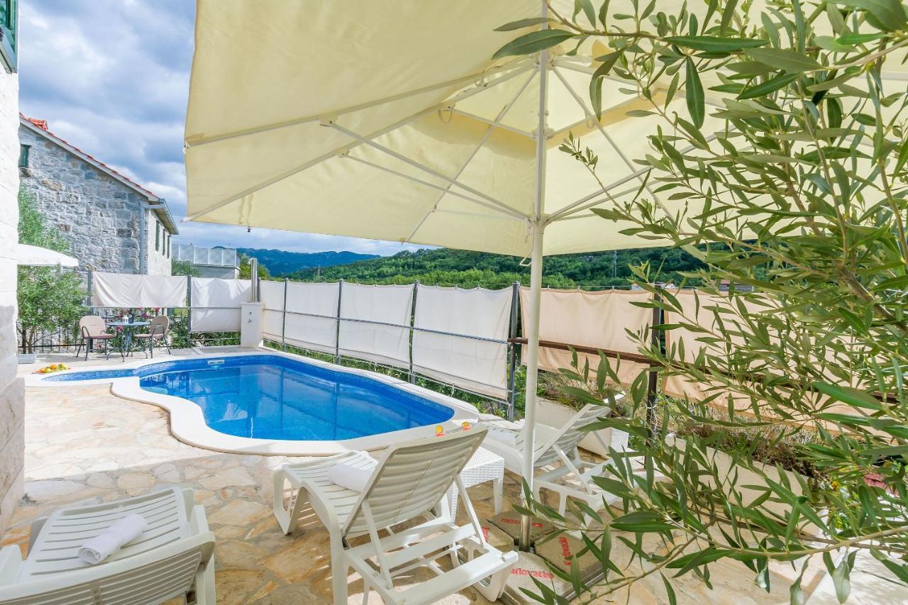 Villa Holiday Home Zvecanje Bagian luar foto