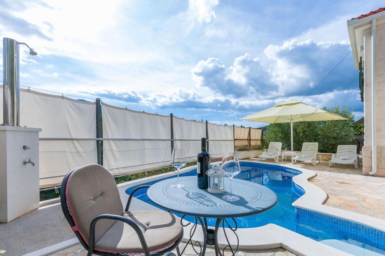 Villa Holiday Home Zvecanje Bagian luar foto