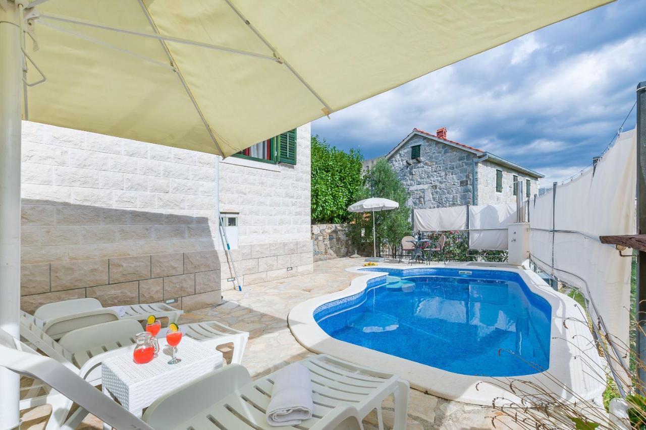 Villa Holiday Home Zvecanje Bagian luar foto