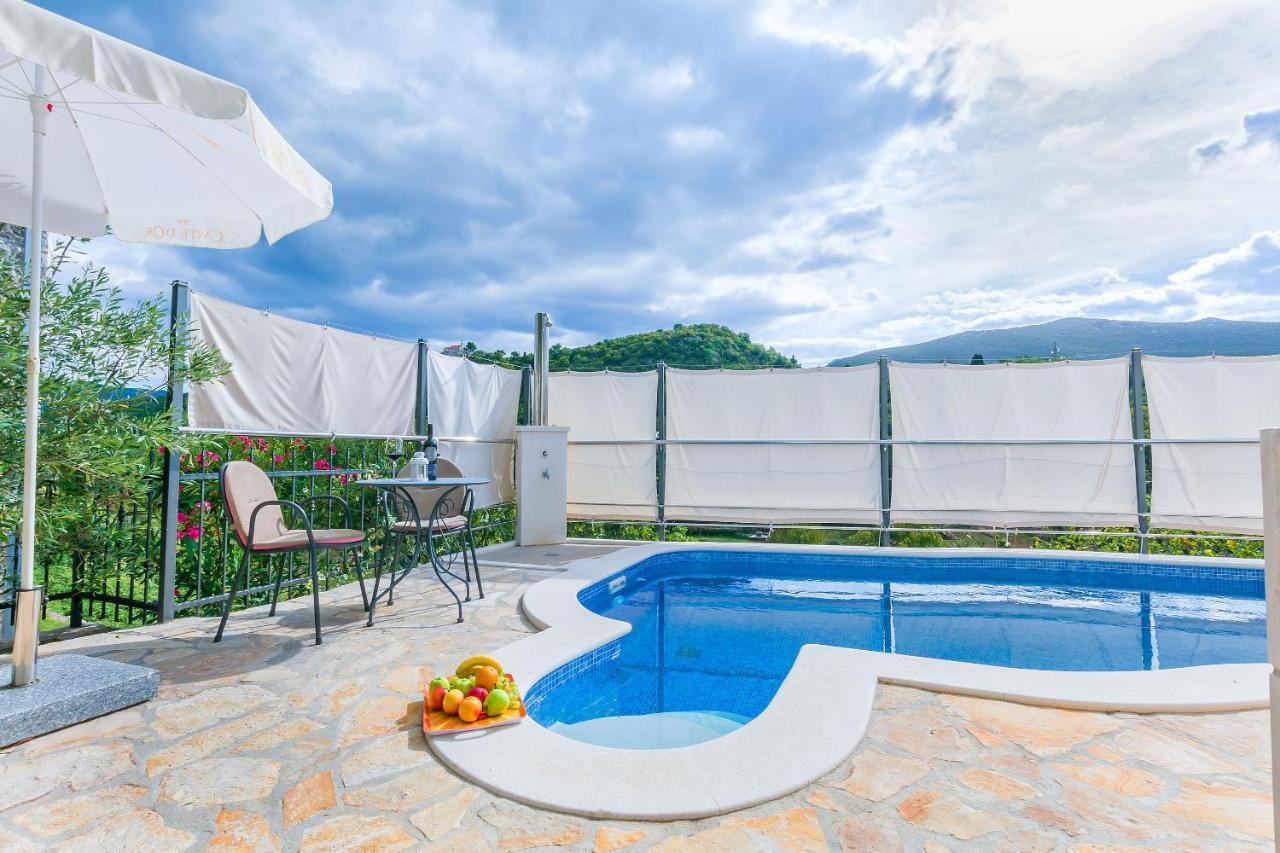 Villa Holiday Home Zvecanje Bagian luar foto