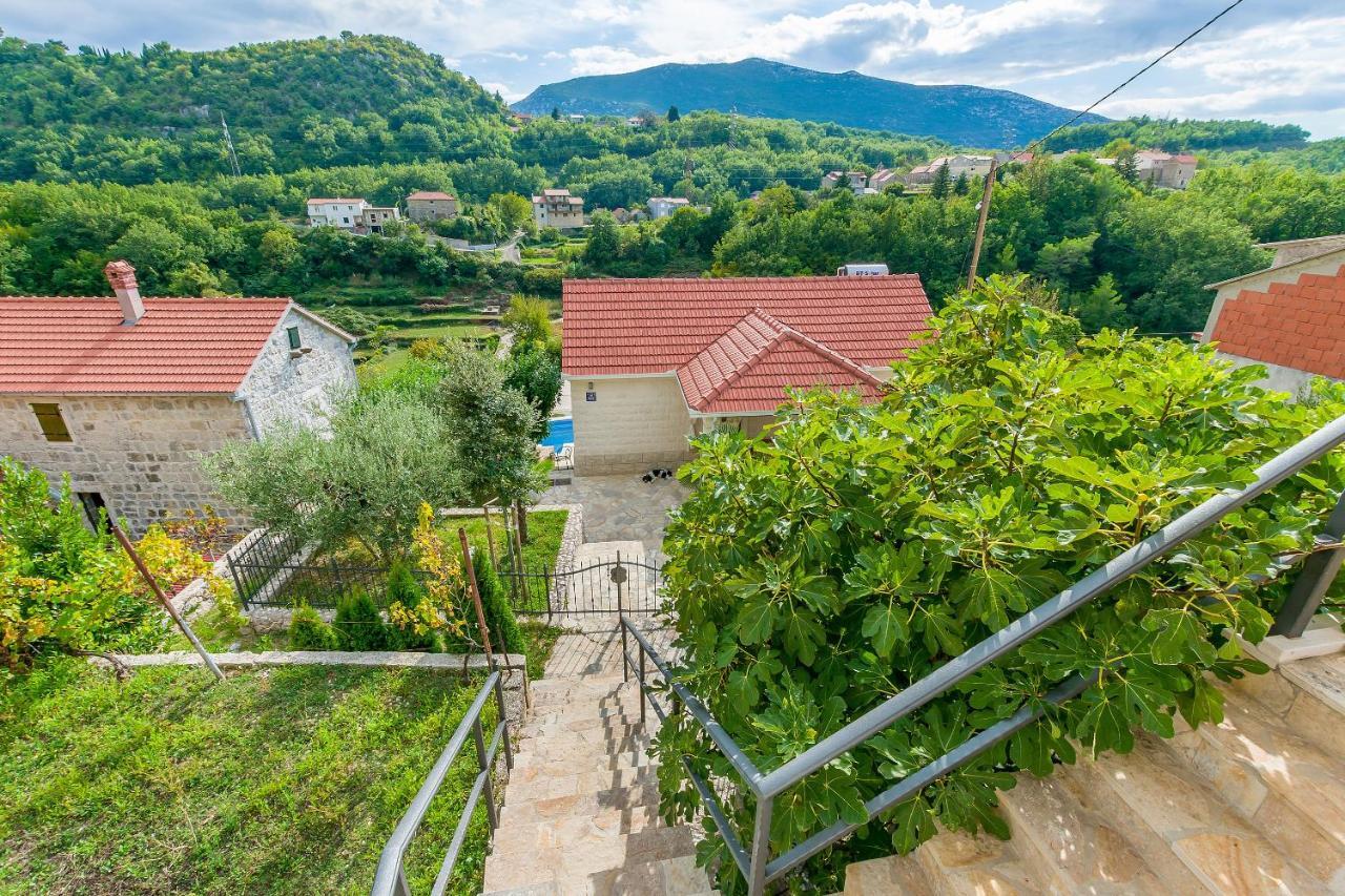 Villa Holiday Home Zvecanje Bagian luar foto