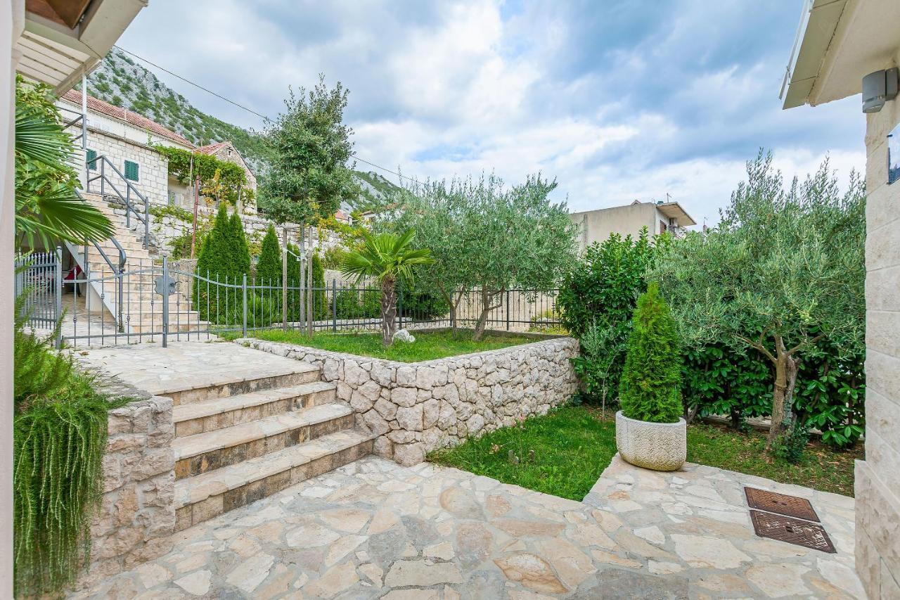 Villa Holiday Home Zvecanje Bagian luar foto